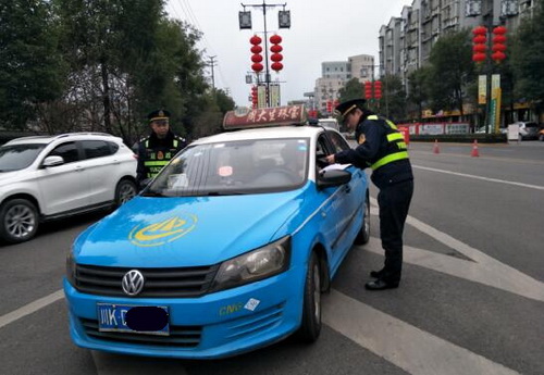 確保群眾出行安全 隆昌市公路運管所多舉措規(guī)范道路運輸市場秩序圖一.jpg