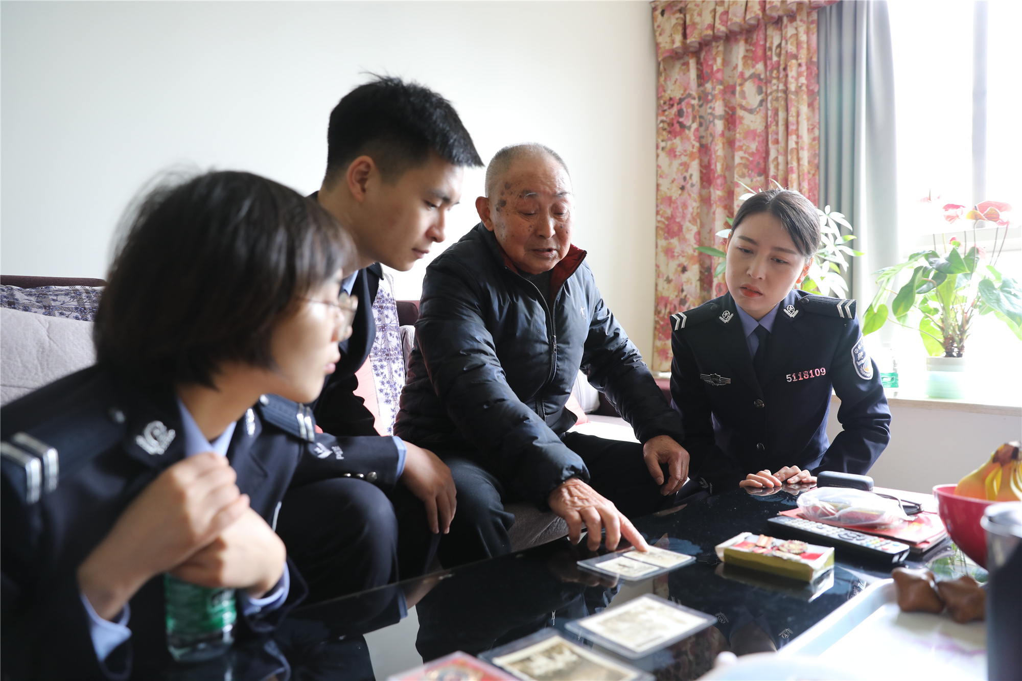 十八歲那年，他在朝鮮戰(zhàn)場