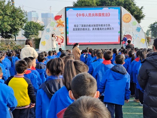 大同小學(xué)校開展憲法晨讀活動